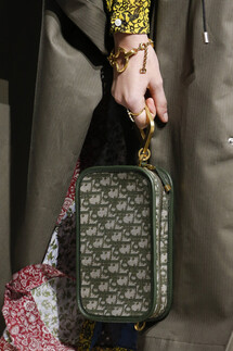 Details Christian Dior , Details Dior Fall 2018 Ready-to-Wear , Детали показа Кристиан Диор , Детали показа Диор осень зима 2018 , Fashion show , неделя моды в Париже , PFW , Мария Грация Кьюри , Mainstyles